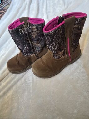Magellan Outdoors Girls Camo Boots Size 13 Pink Lined